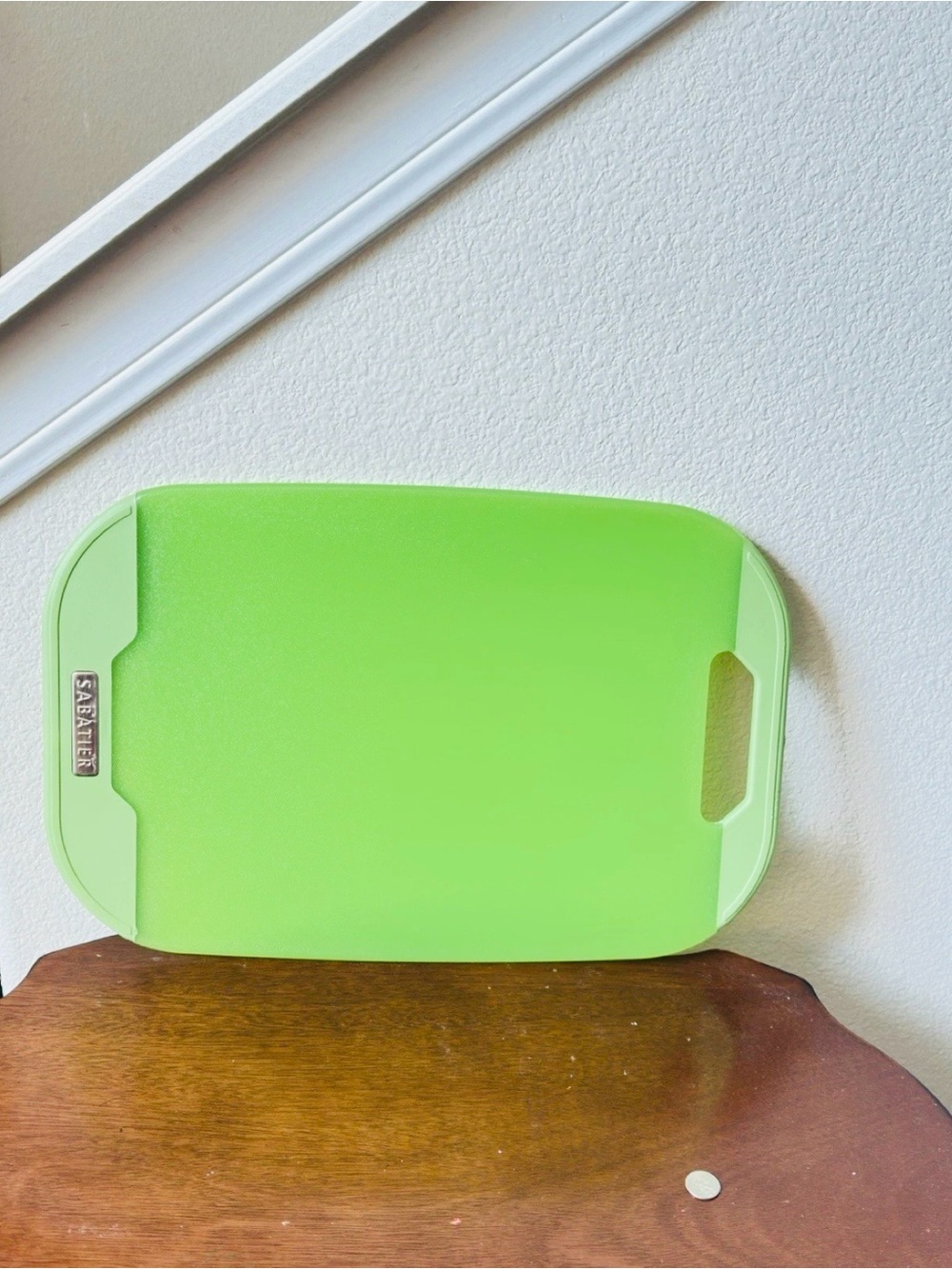Safavieh Lime Green Non-Slip Kitchen Cutting Board with Handles